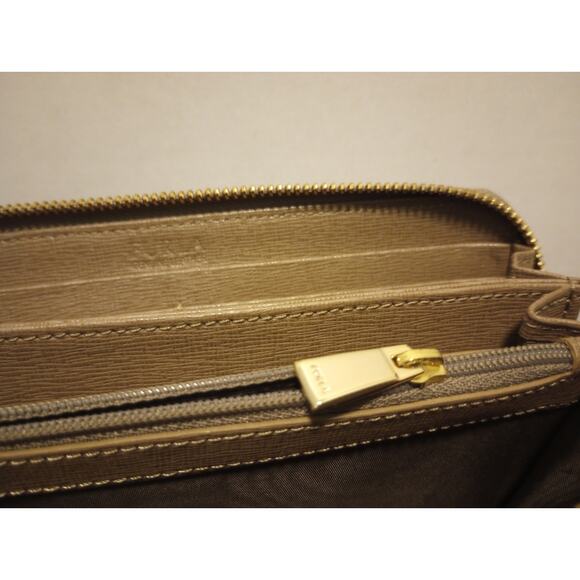 Furla‎ Tan Long Wallet Excellent Condition zip around - Picture 9 of 13